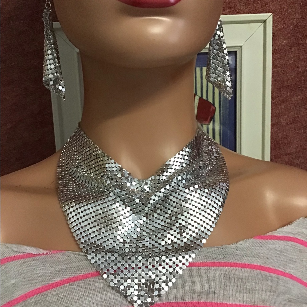 Amazing Silver sets Black color necklace for woman